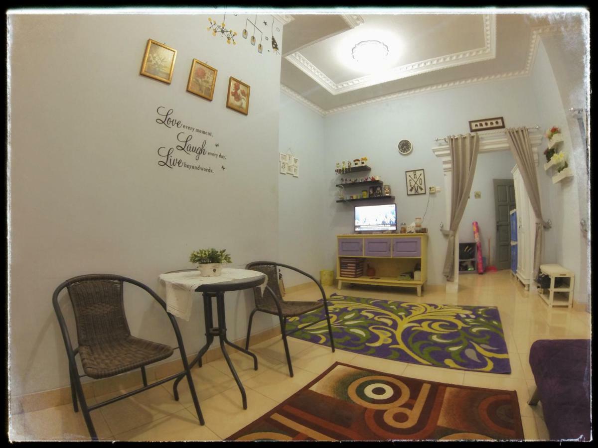 Rumah Ayin Near Airport Holiday home Palembang